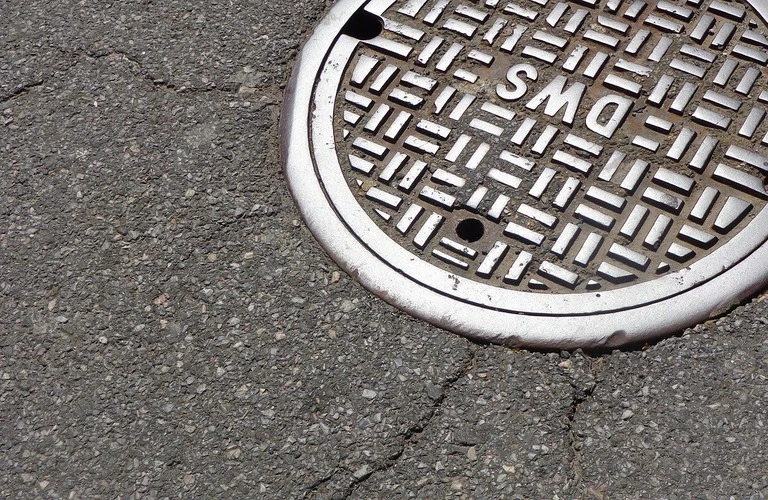 茅ヶ崎にお住まいの方へ！マンホール蓋の交換は専門家にお任せください！
